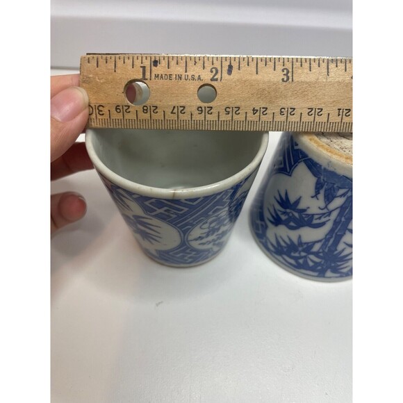 2 Antique Imari Porcelain Soba Choko Cups White BLUE about 2.5 inches tall - Picture 10 of 11